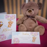 Aranjament festiv cu flori si meniu personalizat de la La Mami Acasa