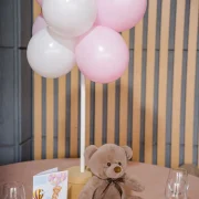 Decor roz cu baloane si meniu personalizat La Mami Acasa