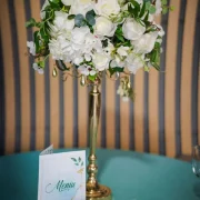 Aranajament floral, place-card si meniu personalizat