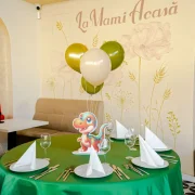 Masa verde cu dragon si baloane La Mami Acasa