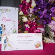 Aranajament floral, place-card si meniu personalizat La Mami Acasa
