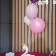 Decor roz cu baloane si lebada La Mami Acasa