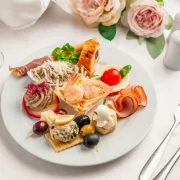 Aperitive asortate pentru eveniment La Mami Acasa
