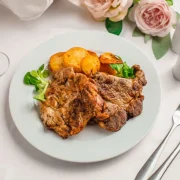 Cotlet cu cartofi rumeniti de La Mami Acasa