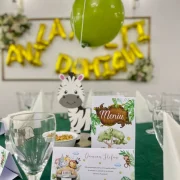 Detaliu masa botez cu tema jungla la La Mami Acasa
