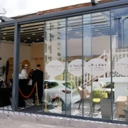 Fatada exterioara cu acces pe terasa La Mami Acasa