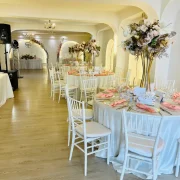 Privire de ansamblu, salon La Mami Acasă