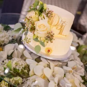 Tort festiv cu detalii florale -  La Mami Acasă