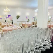 Detaliu pahare de sampanie pregatite pentru receptie invitati, restaurant  La Mami Acasa