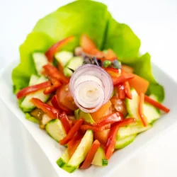 Salata asortata proaspata cu legume crocante La Mami Acasa