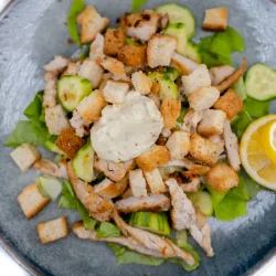 Salata Mami cu pui si ciuperci La Mami Acasa
