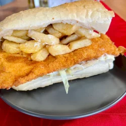Sandwich Mami cu snitel cartofi varza si maioneza La Mami Acasa
